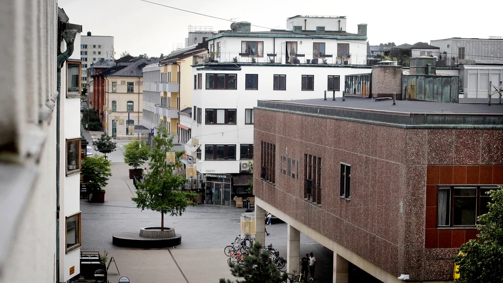 "Vi arbetar kontinuerligt för att förbättra tillgängligheten", skriver kommunen i ett insändarsvar. På bilden Domustorget. Arkivbild.