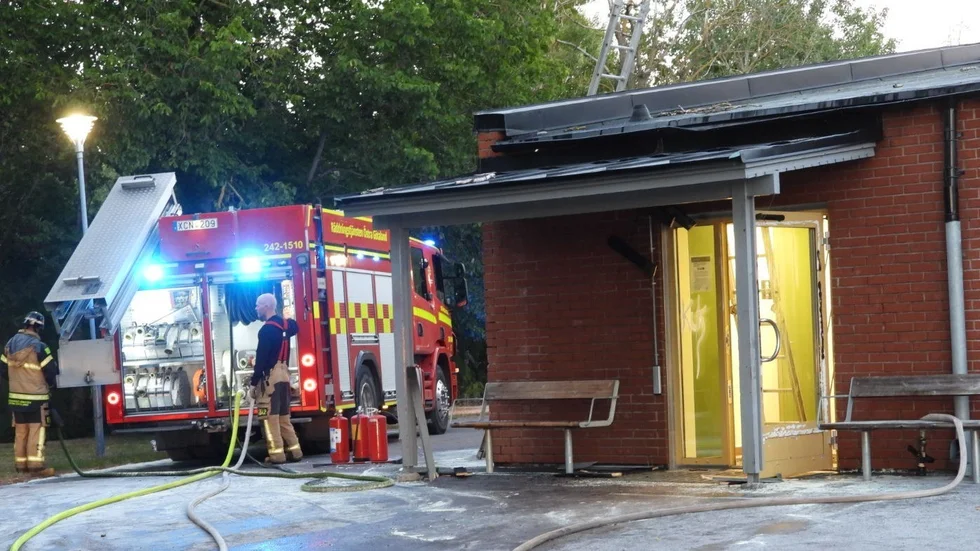 Räddningstjänsten fick snabbt kontroll över branden på taket till skolans byggnad, den som kallas A-del.