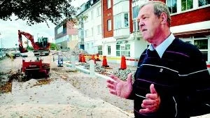 Proportionerna. Tidigare stadsträgårdsmästaren Peter Thaning har många synpunkter på hur Västerviks centrum har förändrats.Foto: MATILDA AHL