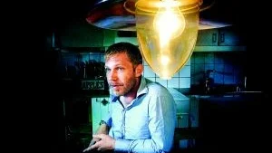 Sadlar om. Efter många år i restaurangbranschen tar Frederick Lindström steget och blir egenföretagare med bild och design som arbetsfält.Foto: Matilda Ahl