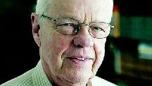 Vädergubbe. Fram till att Stig Ahlgren var 71 år arbetade han som meteorolog, men nu avsäger han sig alla uppdrag och förfrågningar om att föreläsa eller göra prognoser. Fast vädret släpper han inte. "Jag är fortfarande hyperintresserad om än inte aktiv längre", säger han. Foto: Anders Wiklund