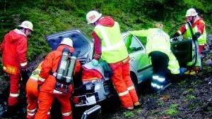 Singelolycka. På riksväg 33 vid avtaget mot Kannsjömåla körde en man av vägen. Föraren var ensam i bilen och hans skador är okända.Foto: MARGARETA LJUNGBLAD