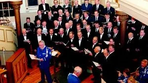 Julmusik. Gunnebo musikkår tillsammans med Västerviks Venas och Kristadalas manskörer i Gladhammars kyrka under den traditionella andra adventskonserten. Foto: Ilkka Ranta