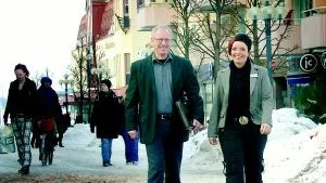 Nya shoppingmål. Centrumledare Sten Engström och centrumföreningens nya ordförande Katarina Wildhammar vill utöka samarbetet med Västerviks handlare för att locka köpsugna kunder  från närliggande städer. Foto: Anders Liljegren