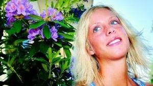 Siktar högt. Ellinor Gunnarsson gick ut gymnasiet med MVG i alla ämnen, de betygen ska förhoppningsvis hjälpa henne att komma in på läkarutbildningen i höst. Fast kommer hon inte in i år tänker hon inte deppa - då reser hon i stället. Foto: Matilda Ahl