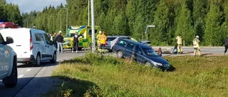 Tre personer varav ett spädbarn i kollision