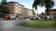 En man i 25-årsåldern blev på måndagskvällen påkörd av en smitare i korsningen vid Shell i Allén.