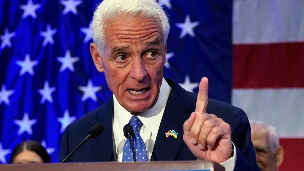 Demokraternas guvernörskandidat Charlie Crist talar efter att ha vunnit primärvalet i Florida.