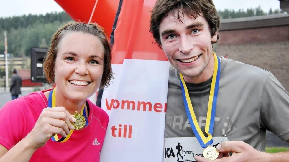 Vinnare. Hanna Wirengård och David Kasselstrand glada segrare i Fyrenloppet.