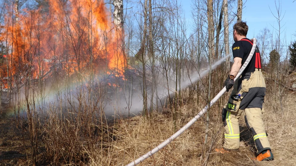 Brandmän från Almunge och Knutby ryckte ut på larmet.