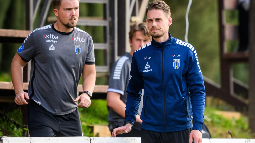 Theodor Olsson tar över ansvaret då Daniel Bäckström är sjuk. 