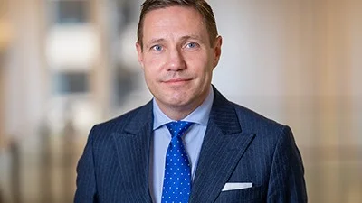 Generaldirektören Rikard Jermsten pekar även på en ytterligare olycklig konsekvens av LOU-försäkringar.
"Statliga myndigheter får inte ha den här typen av försäkringar. Det är inte bra att regelverket slår olika mot olika former av upphandlande myndigheter", säger han.