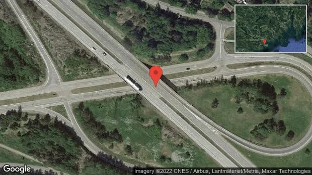 Brinnande fordon stoppar trafiken på väg 53