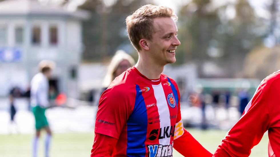 "Vi gjorde en spelmässigt bra match, hade åtminstone två eller tre sådana där chanser som man normalt gör mål på tio av tio gånger, och förtjänade verkligen tre poäng", säger Tobias Stridsman – som skadade sitt ena knä tidigare under säsongen – och fick ta över som tränare efter Alex Naylor.
