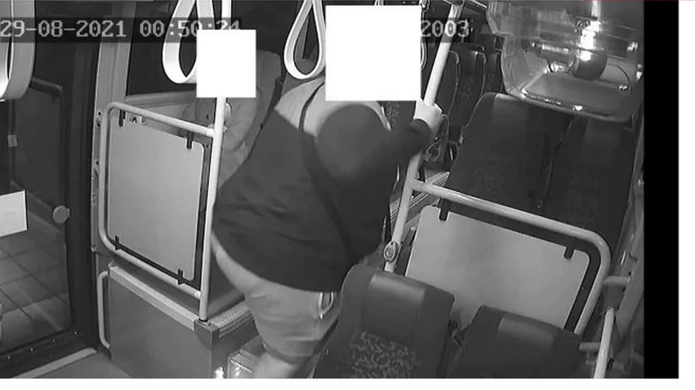 Den 24-årige mannens framfart på bussarna i Eskilstuna kränkte flera kvinnor.