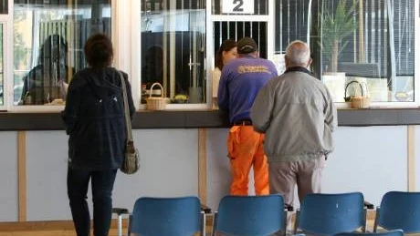 En gotlänning föreslår att biljettpriset på färjorna räknas med den statliga milersättningen som grund.
