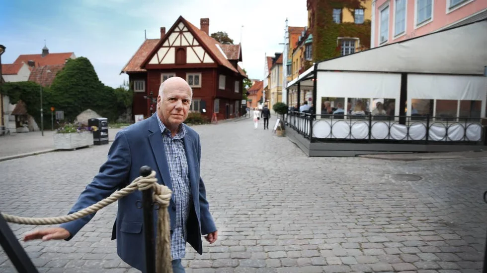Kändis. Peter Robinsons deckare har sålts i miljontals exemplar världen över. Just nu gästar han Gotland för att berätta om sitt författarskap.