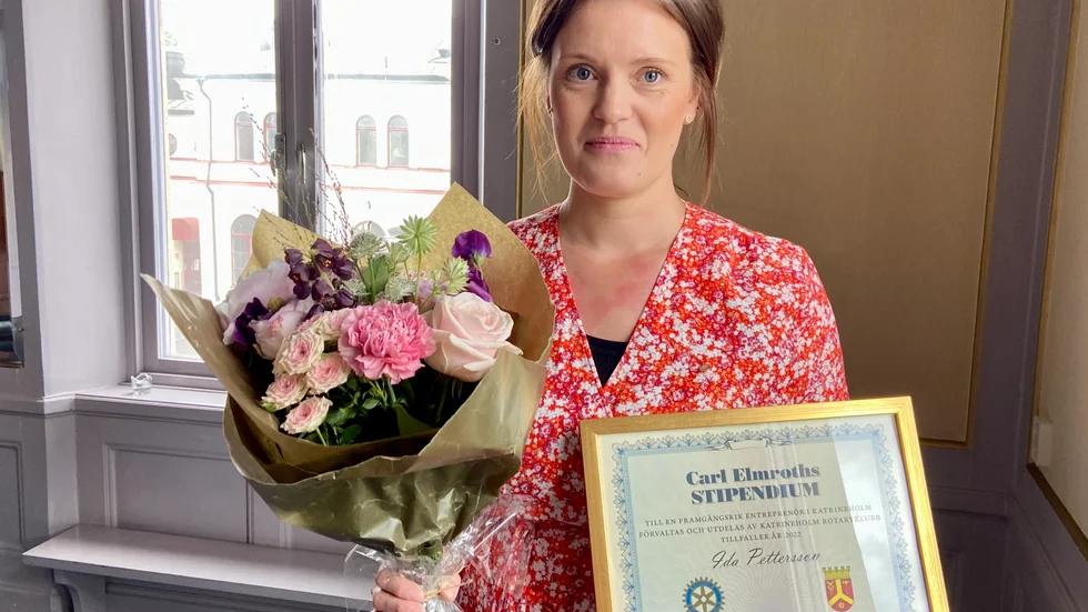 För fyra år sedan startade hantverkaren Ida Pettersson sin tapetserarverkstad i Björkvik. Nu prisas hon med Carl Elmroths stipendium.