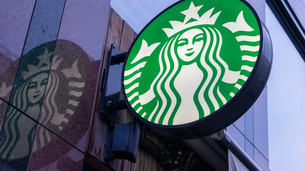 Kafékedjan Starbucks lämnar Ryssland helt och hållet. Arkivbild