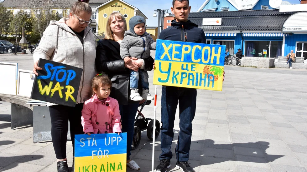 Alla, Alexandra och Maxim Ang med barnen Miroslava, 4 år och Timor, 18 månader. Familjen berättar hur de varje sekund trodde att den var den sista sekunden i deras liv.