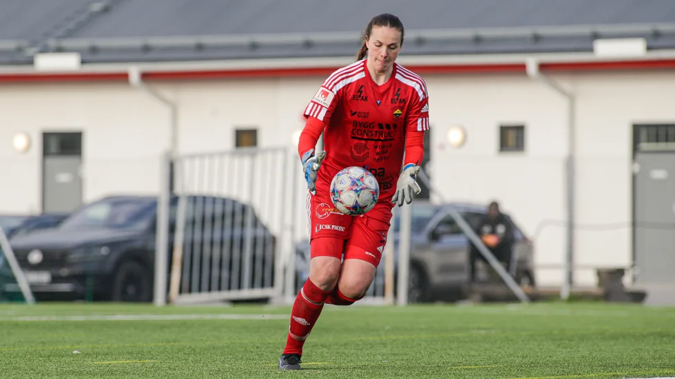 Lina Lundqvist är förstamålvakt i Gusk. Hon anslöt inför säsongen från Uppsala fotboll.