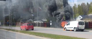 Skåpbil stod i lågor på Hedensbyn