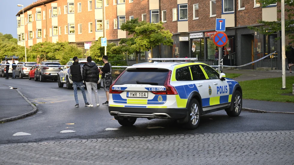 En person har avlidit på sjukhus efter skottlossning i Kristianstad.