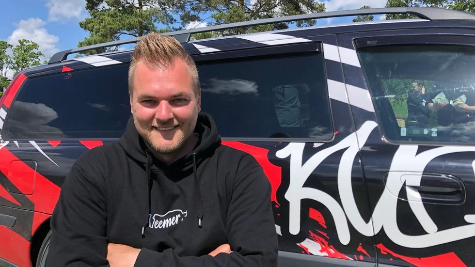 Adam Myllyllä från Youtubekanalen Kul på Hjul. 