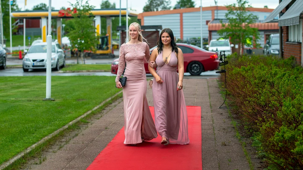 Först att anlända. Nova Alldén och Ellen. 