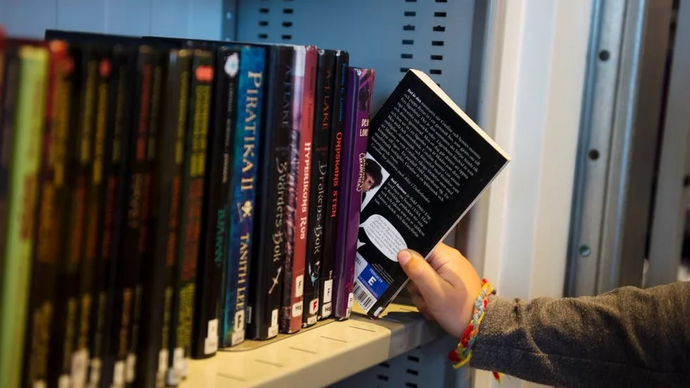 BOK. Lägg inte ner biblioteken, vädjar Eva Sjöstrand.