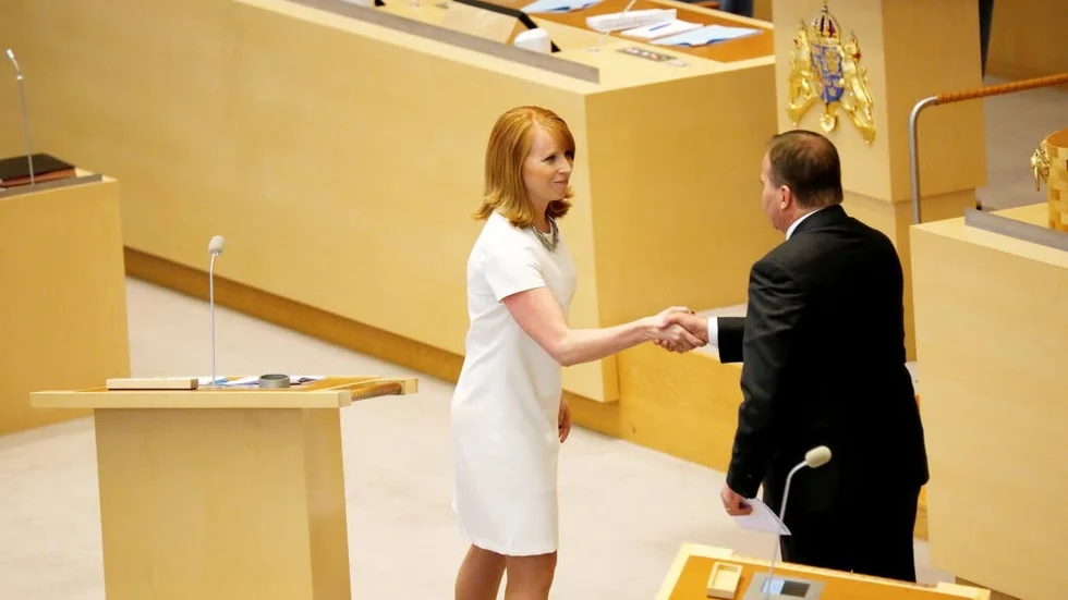 Handslag. Vi behöver fler blocköverskridande överenskommelser.