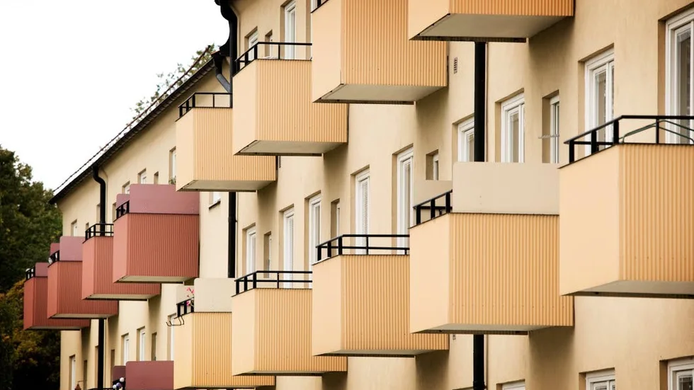 Bostäder. Insändarskribenten anser att chansen är minimal att den privata köparen tar över att axla ett socialt ansvarstagande för sina hyresgäster.
