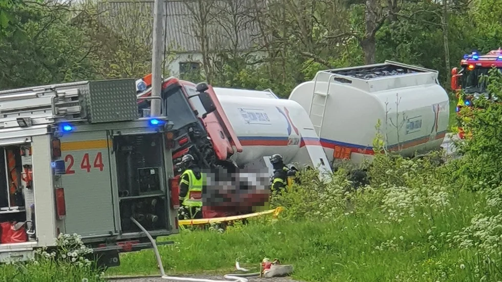 En person har avlidit efter en trafikolycka i Bäl på måndagförmiddagen.