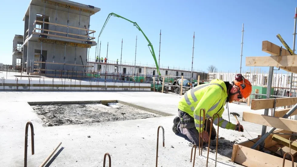 Staten och Gotlandshem behöver ta sig större makt över vad och var det byggs, skriver Jörgen Benzler (V).
