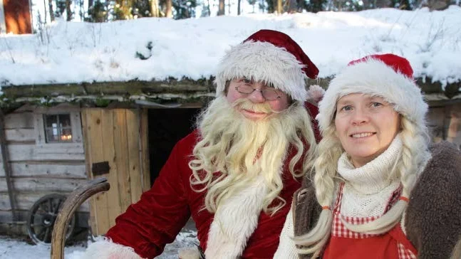 TOMTEBYN. Håkan Thornells livsverk i Kolmårdsskogen är inlöst av Trafikverket, som ska dra en järnväg genom skogen. Nu planerer Thomas och sambon Birgitta att ta med sig hela tomtevärlden och flytta till Gotland.