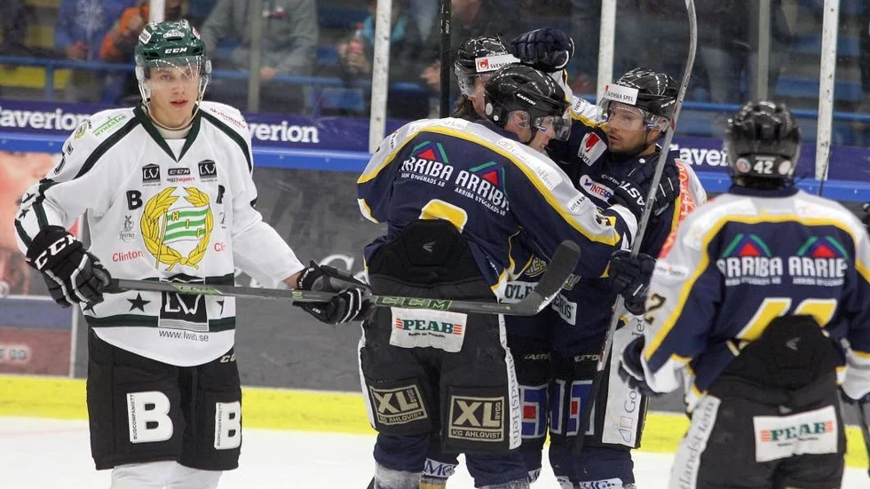Vinst igen. Visby Romas succéstart fortsätter. Andreas­ Gröndahl (tvåa från höger) svarade för ett klassmål ­dessutom.