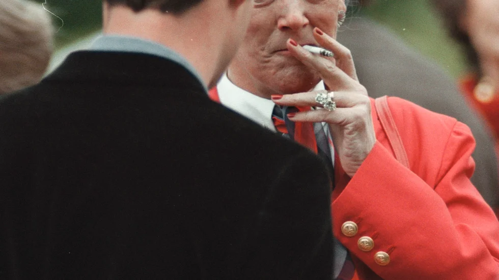 Danmarks drottning Margrethe har länge rökt mycket och öppet.