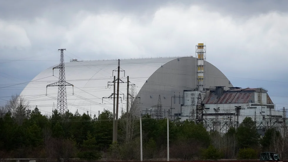 Sarkofagen som omger det tidigare kärnkraftverket i Tjernobyl. Arkivbild.