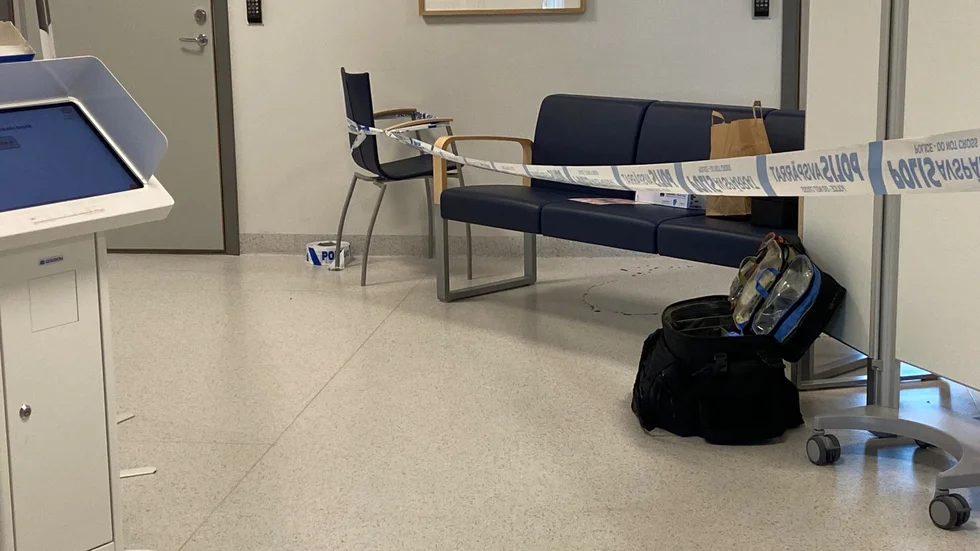 Polisen spärrade av vårdcentralen efter det misstänkta mordförsöket på onsdagen. 
