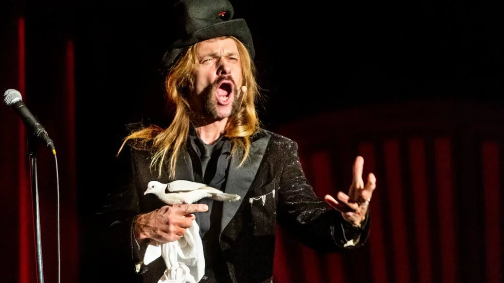 Lördagen den nionde juli kommer Carl-Einar Häckner till Gamleby Folkpark.