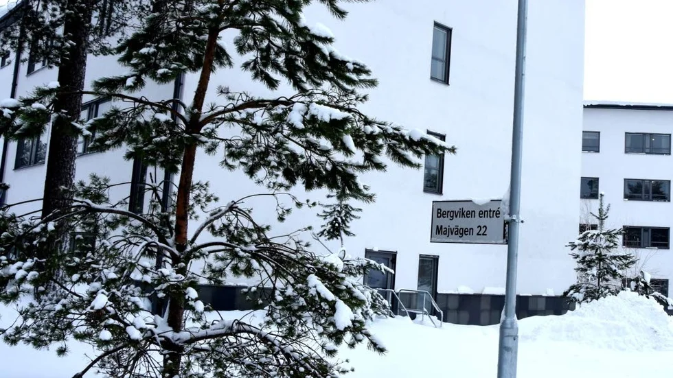 Socialnämnden föreslås besluta om dubbelbeläggning av rum där så är möjligt. På Bergvikens vård- och omsorgsboende finns fyra dubbelrum . 