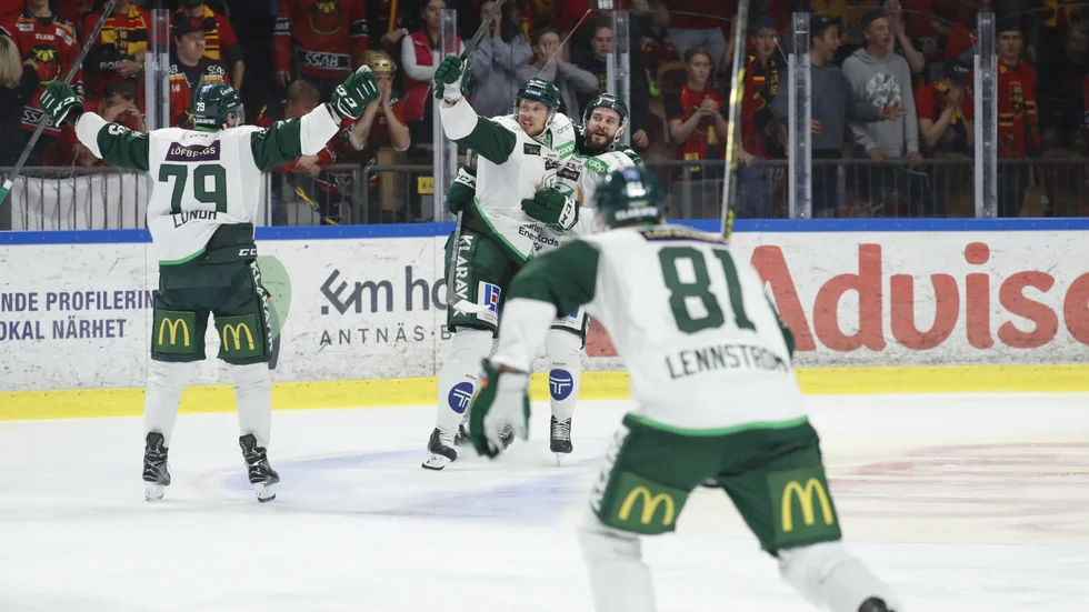 Jubel i Färjestad efter att Jesse Virtanen gjort det som blev guldmålet mot Luleå.