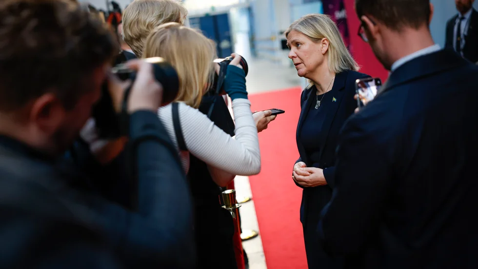 "Om S väljer Nato ansöker Sverige om medlemskap med största möjliga politiska enighet. Det ökar vår trygghet. Det skulle också punktera Putins vision om att återupprepa Kalla kriget", skriver ledarskribenten.