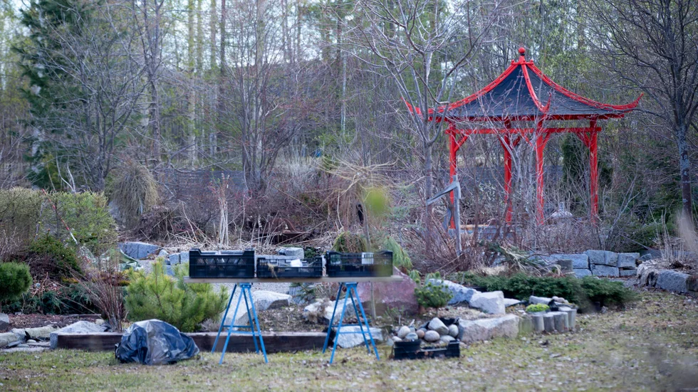 Tidigare parkchefen Ulrika Bohman får nu köpa den uppmärksammade paviljongen för 15 400 kronor. Enligt kommunen är det vad materialet och arbetet kostade.