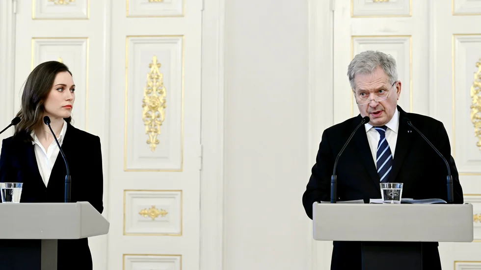Finlands statsminister Sanna Marin och president Sauli Niinistö säger ja till Nato. Arkivbild