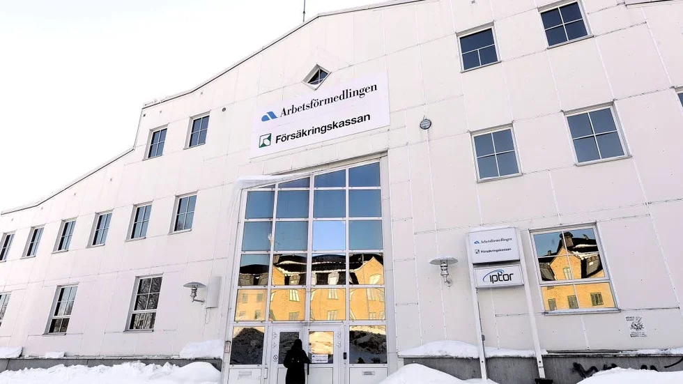 Nekar. Försäkringskassan drog in hennes sjukpenning.