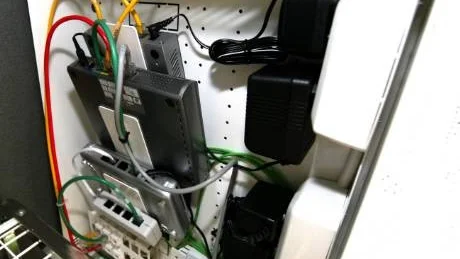 Bredbandscentral. Sådana ska installeras i alla Gotlandshems lägenheter.