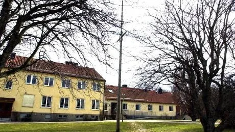 Arbetsmiljöverket kräver nu att kommunen förbättrar toalettutrymmena på Sudergården i Burgsvik, annars överväger man att förbjuda verksamheten efter 28 november nästa år.                                    FOTO: BENGAN ZETTERGREN/GT ARKIV