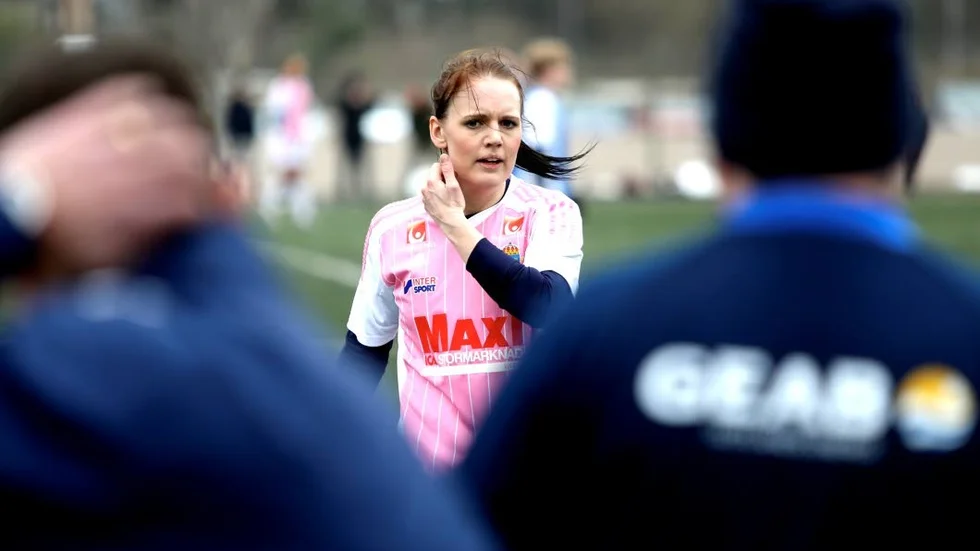 Upp och ner. Pauline Mårtensson har haft några händelsrika dagar på fotbollsplanen.