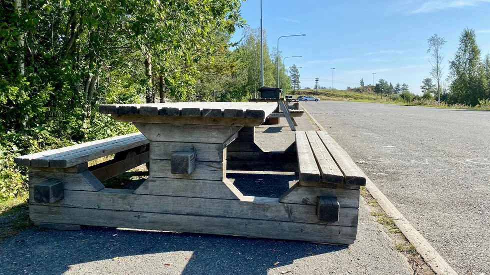 Brottsplatsen på parkeringsplatsen på Vitberget. Nu har den 18-årige Skelleftebon häktats för grov misshandel. Han förnekar brott.